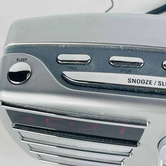 Timex Retro Silver Alarm Clock AM/FM Radio Battery Back-up Model T247S - Picture 3 of 8